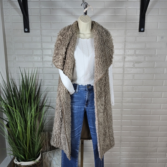 One The Land Tan Faux Fur Long Vest Oversized Small - Picture 4 of 9